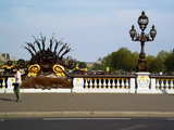 Pont Alexandre III, sur la Seine à Paris, Décoration du milieu du pont