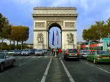 Arc de triomphe de l'Etoile, Paris, Place Charles de Gaulle, aus der Avenue des Champs Elysées aus gesehen