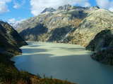 Grimselsee, Berner Oberland, Schweiz, Ende September ist der See voll, Aussicht nach Westen