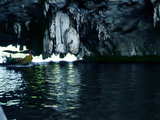 Stalactites, dans une grotte, dans la baie de Pang Nga, sud de la Thaïlande, grottes formées à la base des pitons rocheux par l'eau de mer