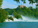 Der Rheinfall in Schaffhausen, Schweiz, und das Schloss Laufen