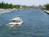 Die Seine in Paris, die Brücke Pont des Invalides, die Brücke Pont Alexandre III im Hintergrund
