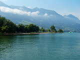Le Lac de Sarnen, Canton d'Obwalden, Suisse, la rive est, Sachseln et les Alpes