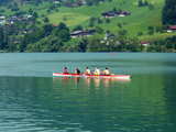 Le Lac de Sarnen, Canton d'Obwalden, Suisse, des rameurs près de Sarnen