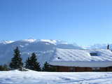 Verschneites Chalet, Schweizer Alpen, bei Sitten, Kanton Wallis