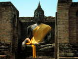 Statue de Bouddha, au parc historique de Sukhothai, ruines de l'ancienne capitale du Siam